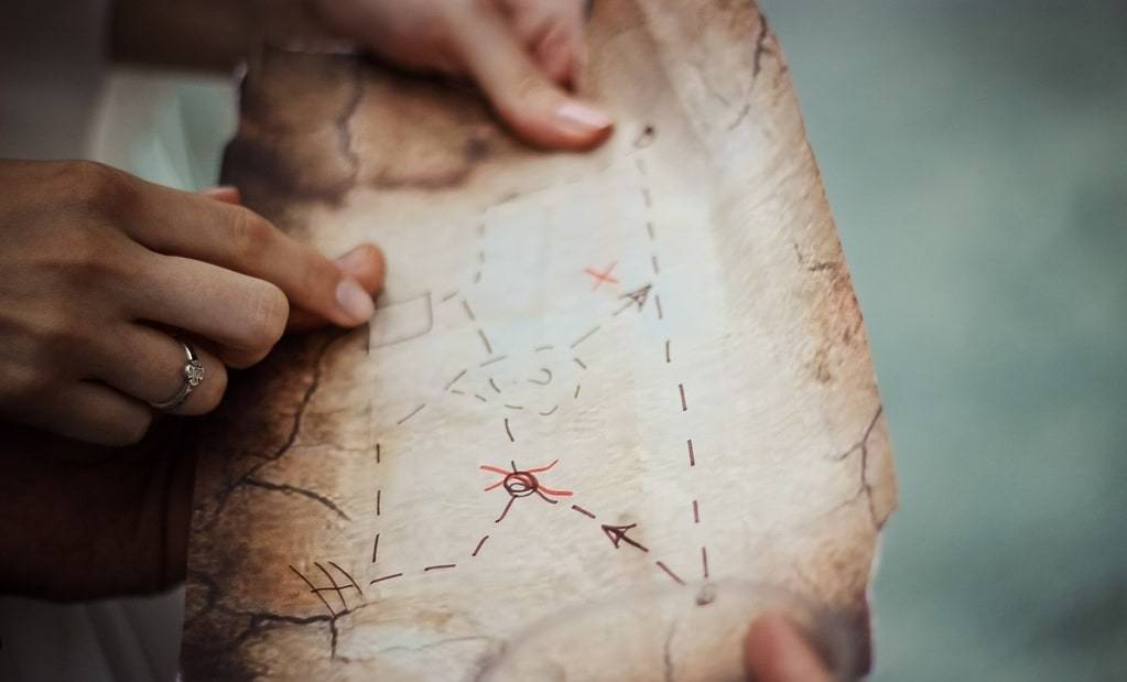 Une activité ludique avec une chasse au trésor à l'école primaire